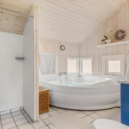 3 Bedroom Cozy In オテルプ