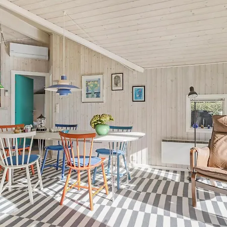 Vakantiehuis 3 Bedroom Cozy In *